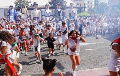 Varios heridos en el chupinazo de Noáin después de que tres cohetes cayesen a la plaza donde se congregaba la multitud