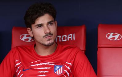 Julián Álvarez en el banquillo del Atlético de Madrid contra el Villarreal