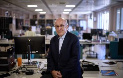 El exministro, excomisario y exvicepresidente de la Comisión Europea Joaquín Almunia, en la redacción de Diario de Navarra el viernes por la tarde, cuando tuvo lugar esta entrevista