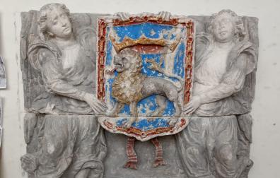 Una réplica del escudo original de Pamplona presidirá el zaguán del Ayuntamiento con motivo del Privilegio de la Unión