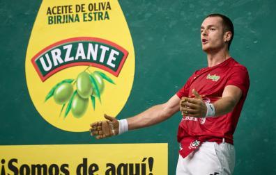 Unai Laso se lamenta de un error en un partido anterior.