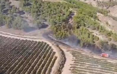 Imagen del incendio de un pinar en Azagra captada desde el helicóptero de los bomberos