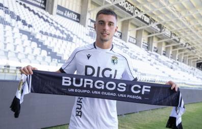 Jon Karrikaburu durante su presentación como nuevo jugador del Burgos
