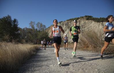 Verdeliss, la atleta navarra Estefanía Unzu Ripoll, durante el Azkotrail disputado en Peralta