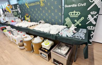 La Guardia Civil ha desarticulado en Barakaldo (Bizkaia) un laboratorio clandestino con capacidad para producir hasta 200 kilos de speed a la semana