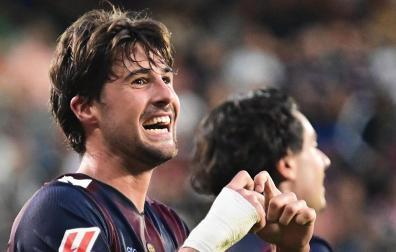 El navarro Javi Martón celebra un tanto con la camiseta del Eibar