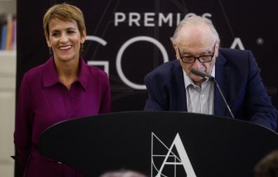 El presidente de la Academia de Cine, Fernando Méndez-Leite, acompañado de la presidenta de Navarra María Chivite, este miércoles en Madrid.