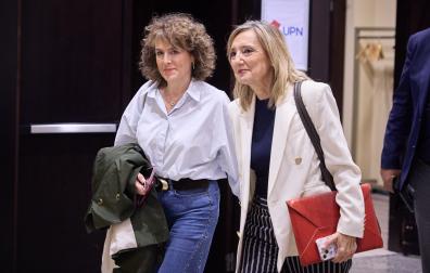 La secretaria general de UPN y su presidenta, Cristina Sota y Cristina Ibarrola, entrando en la reunión del Consejo Político que se ha reunido esta tarde en el hotel NH Pamplona Iruña Park