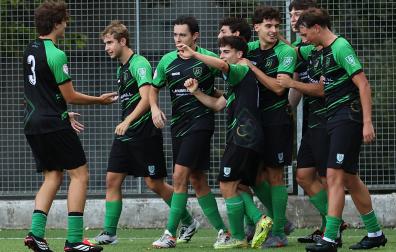 Los jugadores de Oberena celebran uno de los goles del pasado sábado 10 de octubre en su empate con el Lerinés