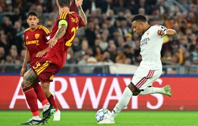 Kylian Mbappe arma la pierna para el chut que ponía el 1-1 en el marcador