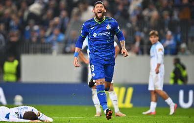 Nemanja Gudelj celera el tanto del empate