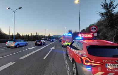 Herida una mujer de 59 años en un accidente entre tres vehículos que ha provocado retenciones en la PA-30