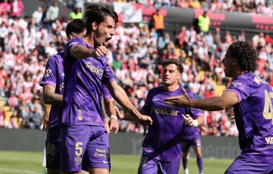 El defensa del Elche Federico REdondo celebra su gol ante el Rayo Vallecano