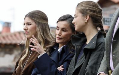 La princesa Leonor y la infanta Sofía junto al rey Felipe VI y el presidente de Asturias, Adrián Barbón, visitan la localidad asturiana de Llanes donde este sábado, entregan el Premio al Pueblo Ejemplar de Asturias 2026 a la Cofradía de Pescadores Santa Ana, distinguida por su trabajo en favor de la sostenibilidad, la innovación, la solidaridad, el estudio y la difusión de la cultura pesquera, y la eficiencia en su modelo de gestión.