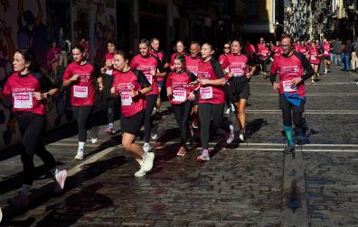 Fotos de la Carrera Solidaria contra el Cáncer de Mama organizada por Saray este domingo, 25 de octubre, en Pamplona