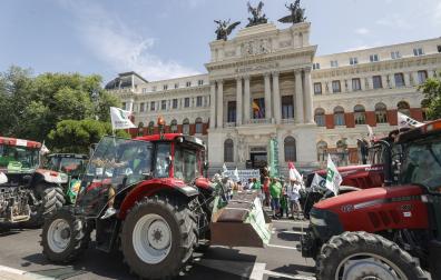 Imagen de una movilización agraria delante del Ministerio de Agricultura, en Madrid