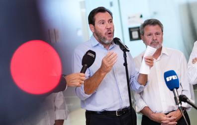 El ministro de Transportes, Óscar Puente, comparece ante los medios de comunicación en el Centro de Control del gestor de la infraestructura ferroviaria, Adif, en Madrid, para informar del accidente en Urda