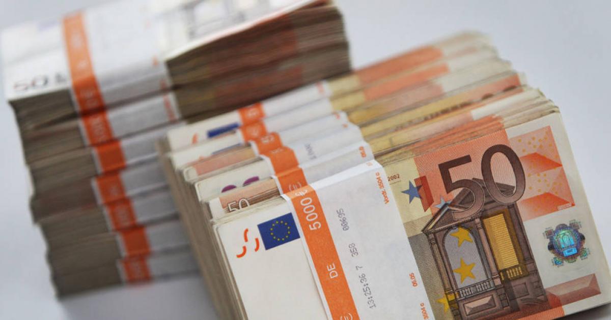 El billete de cinco euros estrena nueva cara