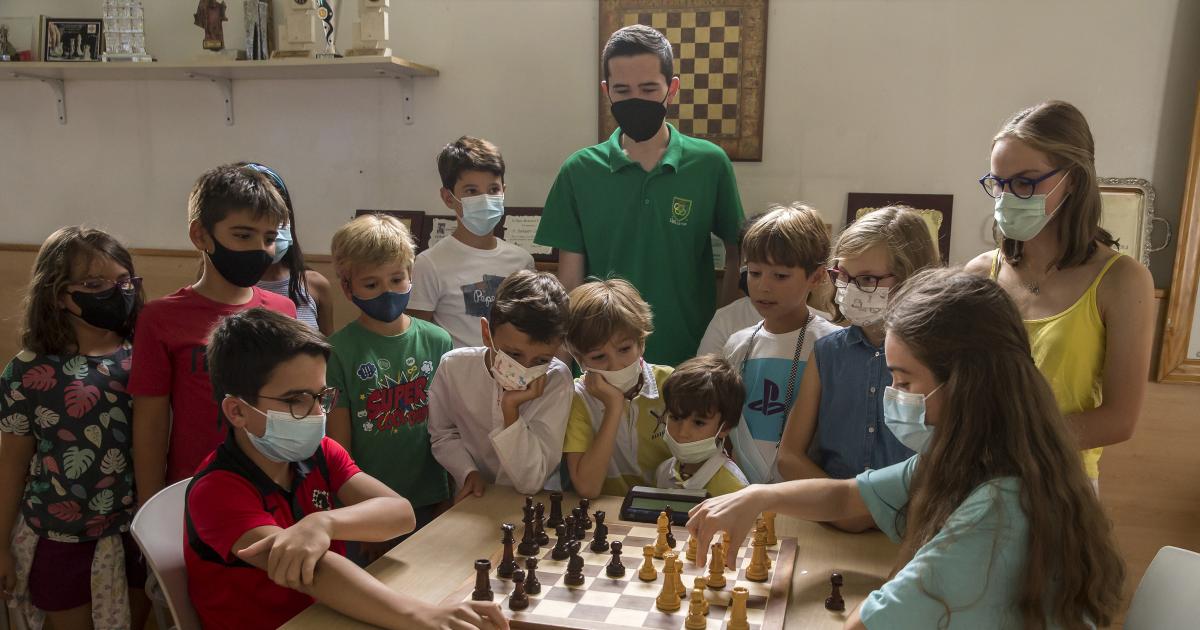 La magia del ajedrez une el deporte y la educación en Granada