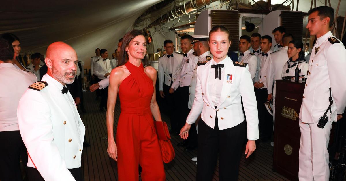 La Reina Letizia deslumbra con un mono de Mango en Panamá junto a la Princesa  Leonor
