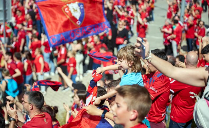 Fotos del ambiente previo al partido Osasuna - Girona.