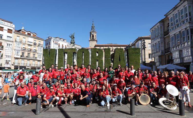 Fotos de los aficionados de Osasuna por las calles de Vitoria antes del partido contra el Alavés