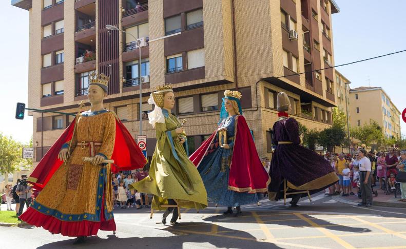 Fotos del desfile de San Miguel por las calles de Tudela.