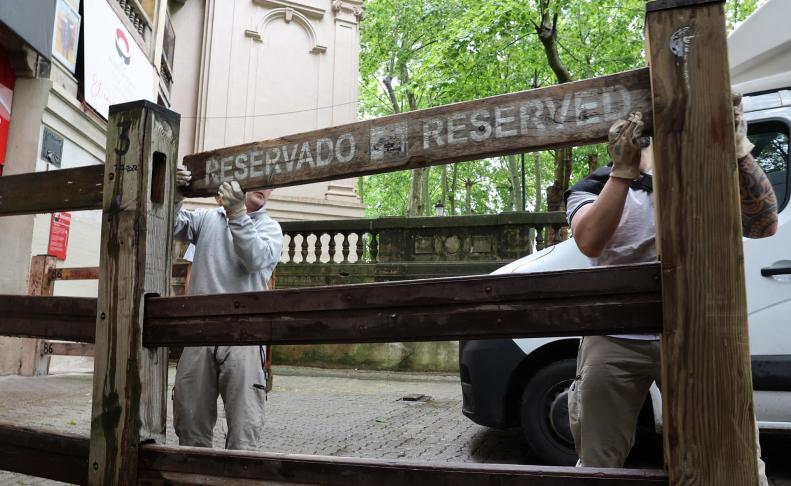 Fotos de la colocación del vallado del encierro de San Fermín 2025