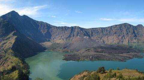 La caldera Segara Anak, creada por la erupción del Samalas