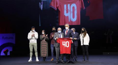 Apertura del acto de celebración por el 40º aniversario de la Confederación Empresarial de Navarra (CEN) que tiene lugar en el pabellón Navarra Arena de Pamplona Apertura del acto de celebración por el 40º aniversario de la Confederación Empresarial de Navarra (CEN) que tiene lugar en el pabellón Navarra Arena de Pamplona