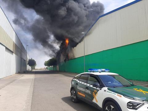 Vídeo del incendio de una planta de reciclaje en Cintruénigo