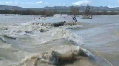 Tejerina visita las zonas afectadas por la crecida del Ebro