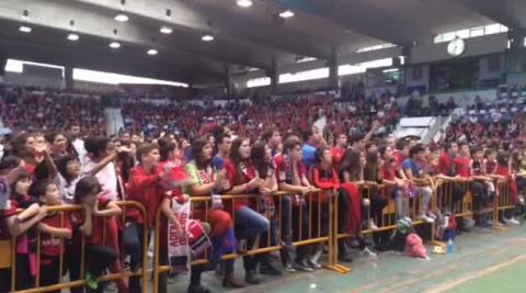 Ambiente en Anaitasuna para ver el Girona-Osasuna (V)