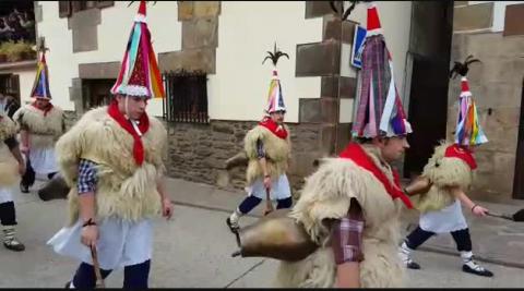 Desfile de 'Joaldunak' en Ituren