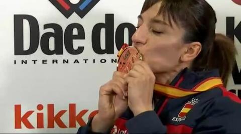 La karateka española Sandra Sánchez se alza como campeona del mundo de kata La karateka española Sandra Sánchez se alza como campeona del mundo de kata