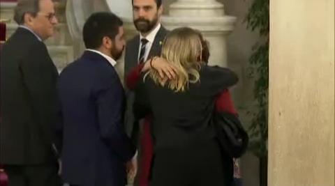 Los presos del 'procés', aclamados a su llegada al Parlament