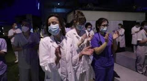 El personal sanitario del CHN agradece el homenaje de los bomberos El personal sanitario del CHN agradece el homenaje de los bomberos