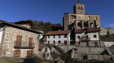 Fotos de Roncal, segundo pueblo navarro que se suma a los más bonitos de España Calles, paisajes, rincones y todas las vistas posible de Roncal, localidad del pirineo navarro.