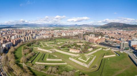 Imagen aérea de Pamplona desde la vertical de la Ciudadela y Vuelta del Castillo. Imagen aérea de Pamplona desde la vertical de la Ciudadela y Vuelta del Castillo.