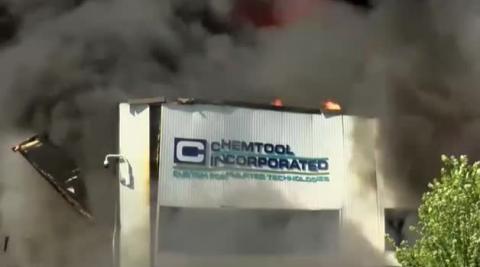 Impresionante incendio en una planta química en Illinois Impresionante incendio en una planta química en Illinois