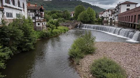 Vista de la presa en Elizondo