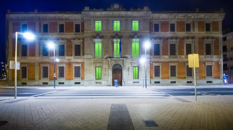 parlamento iluminado La fachada del Parlamento de Navarra, iluminada de verde con motivo del Día Mundial de Farmacéutico
