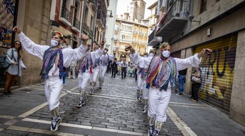 Dantzaris de Ortzadar interpretaron a los Danzantes de Ochagavía