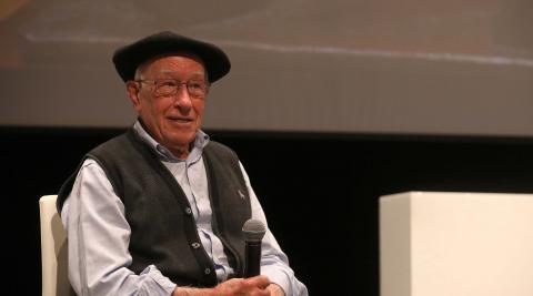 Sonriente a sus 90 años, Pedro Lanz, el último herrero de Lesaka