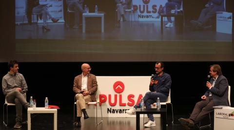 El alcalde de Lesaka, Ladis Satrústregui; el consejero Bernardo Ciriza, el jefe del Negociado de Movilidad Sostenible, Toño Peña, y el director general de Obras Públicas, Pedro López.