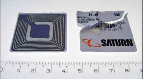 RFID en forma de pegatina con un código de barras en el lado opuesto, chip de seguridad para un DVD
