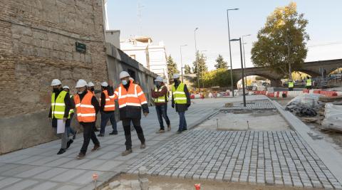 MÁS ANCHURA La acera del lateral del edificio de Sementales gana mucha anchura con puntos que llegan a los 6 metros