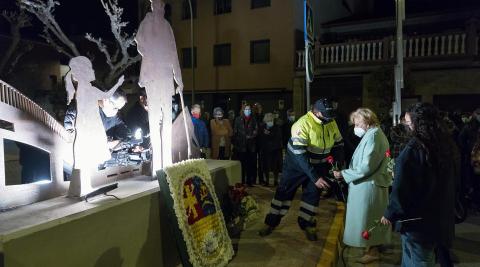 Imágenes del homenaje a los fallecidos celebrado en Rifaborada