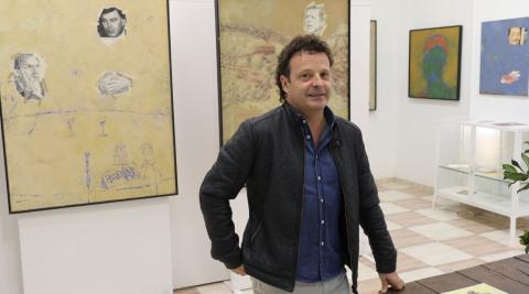 Rafa Pérez Lizaso, sobrino del artista, en la inauguración de la exposición en la galería Artea2 Rafa Pérez Lizaso, sobrino del artista, en la inauguración de la exposición en la galería Artea2