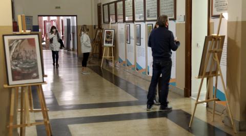 La exposición de diecinueve cartones de Antonio Oteiza sobre la encíclica ‘Fratelli tutti’, en el colegio San Ignacio (Jesuitas) de Pamplona